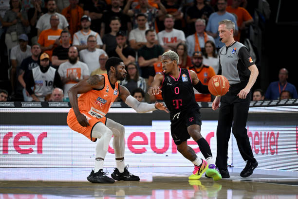 实际上强调 实际上强调