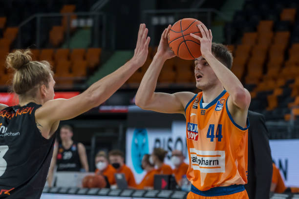 远藤航：我认为这不是终点而是起点，我们的目标是世界杯夺冠.