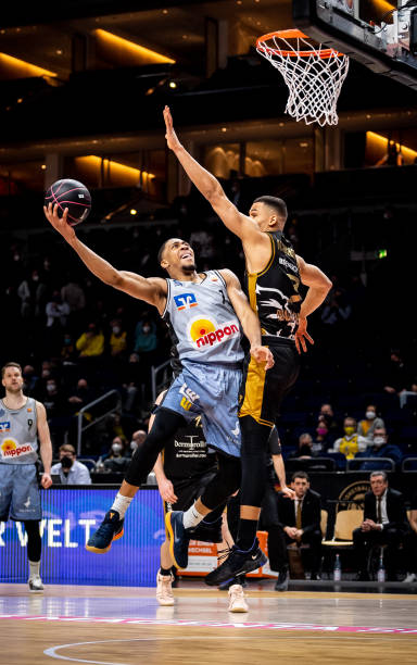 斯基拉：寻找新边后卫，那不勒斯关注德迪奇与蒂埃里-科雷亚